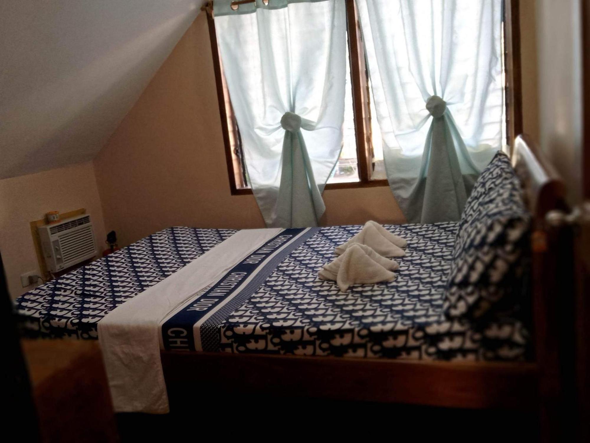 Pescador View - Beachfront & Nearby The Ocean Hostels & Restaurant Moalboal Room photo