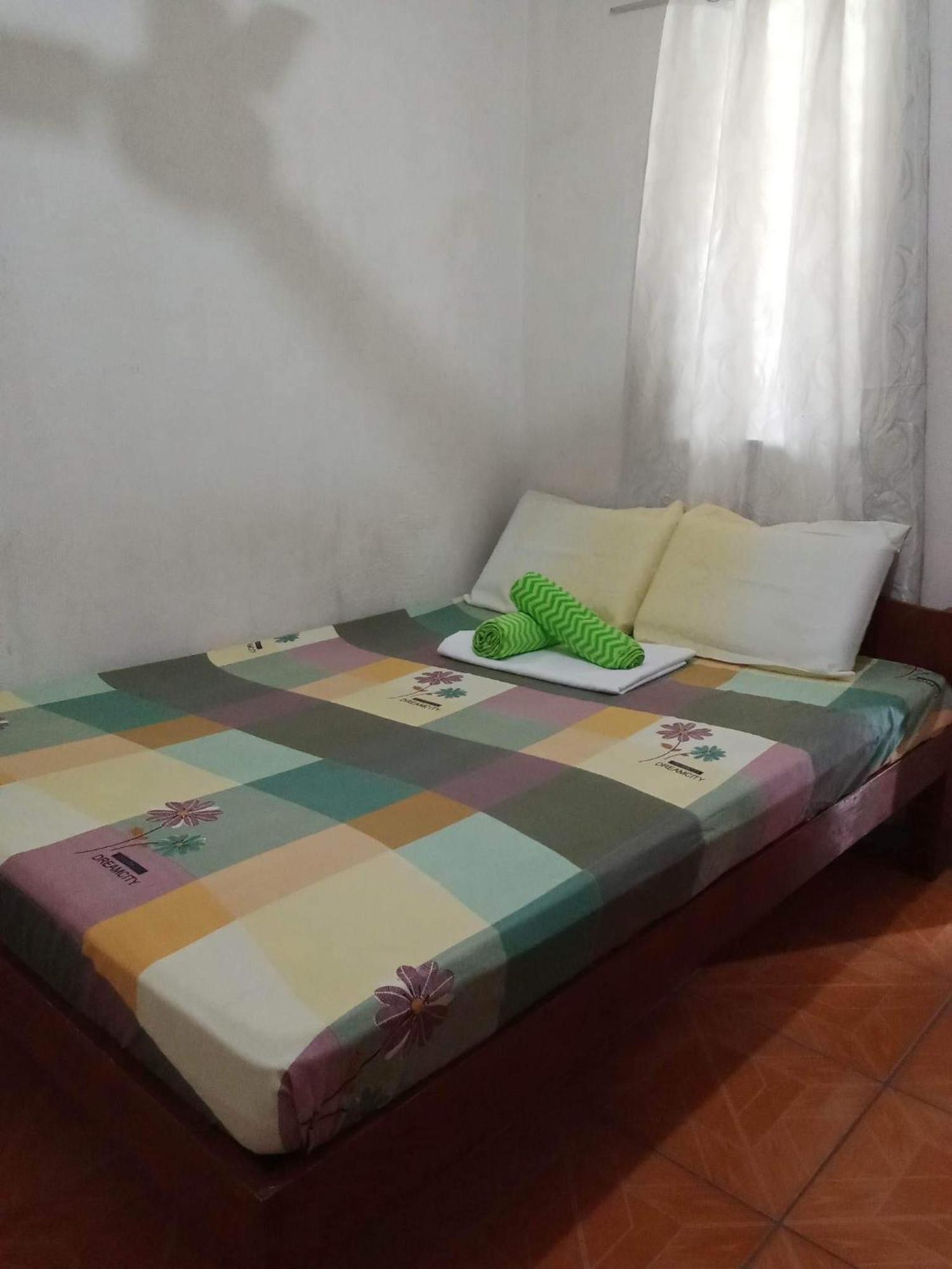 Pescador View - Beachfront & Nearby The Ocean Hostels & Restaurant Moalboal Exterior photo